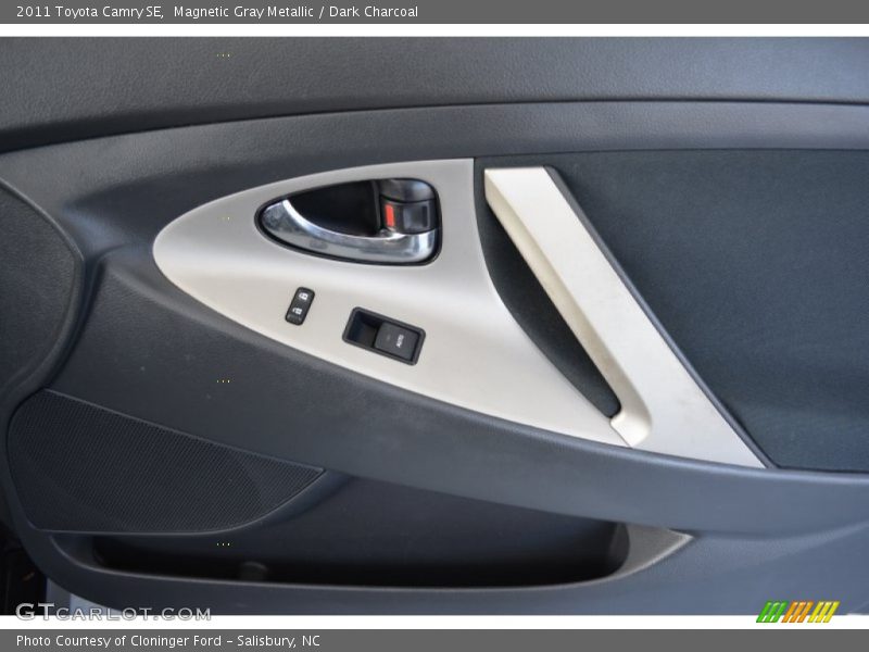Magnetic Gray Metallic / Dark Charcoal 2011 Toyota Camry SE
