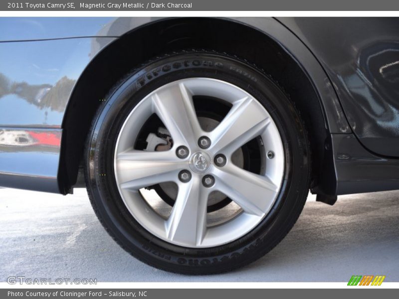 Magnetic Gray Metallic / Dark Charcoal 2011 Toyota Camry SE