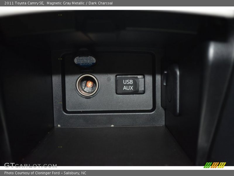 Magnetic Gray Metallic / Dark Charcoal 2011 Toyota Camry SE