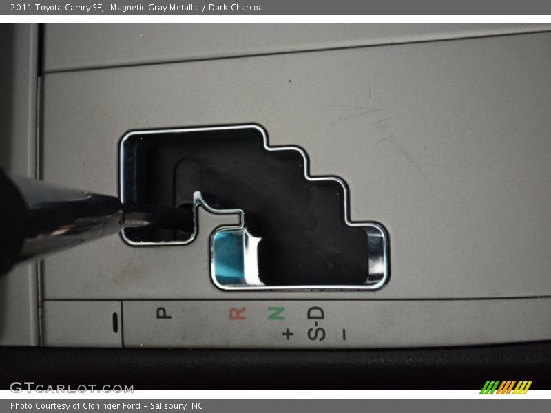 Magnetic Gray Metallic / Dark Charcoal 2011 Toyota Camry SE