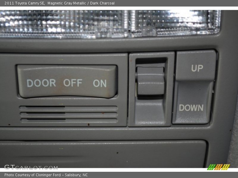 Magnetic Gray Metallic / Dark Charcoal 2011 Toyota Camry SE