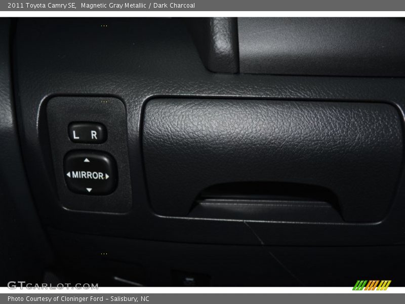 Magnetic Gray Metallic / Dark Charcoal 2011 Toyota Camry SE