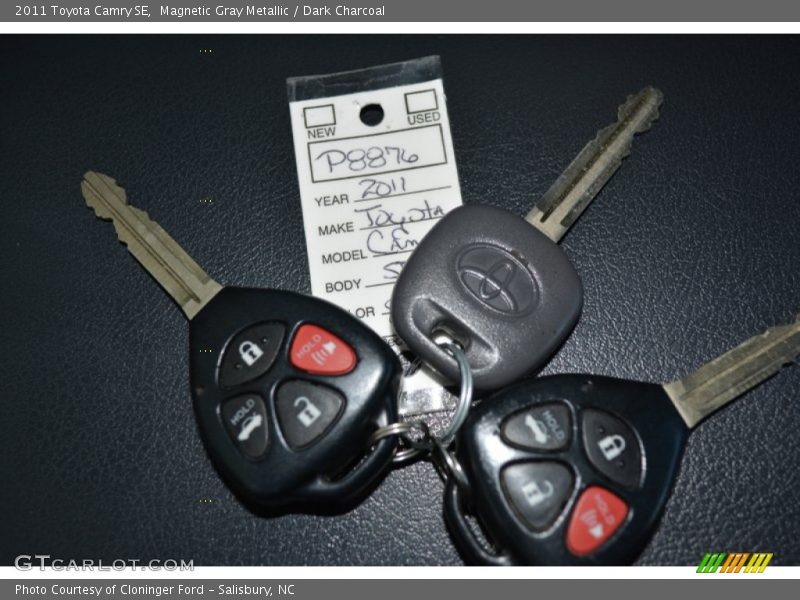Magnetic Gray Metallic / Dark Charcoal 2011 Toyota Camry SE