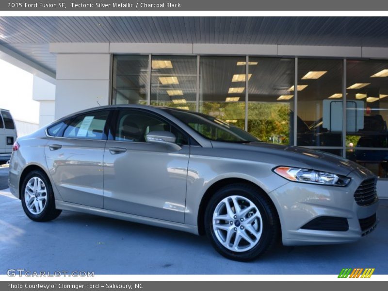 Tectonic Silver Metallic / Charcoal Black 2015 Ford Fusion SE