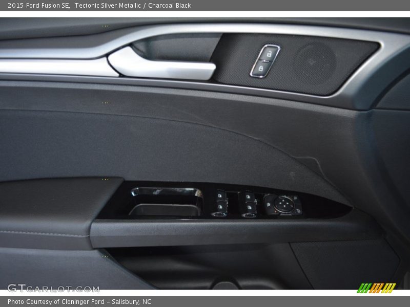 Tectonic Silver Metallic / Charcoal Black 2015 Ford Fusion SE
