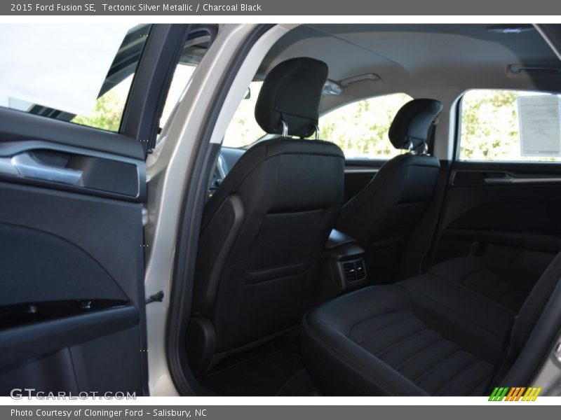 Tectonic Silver Metallic / Charcoal Black 2015 Ford Fusion SE