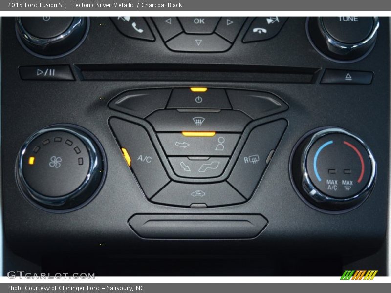 Tectonic Silver Metallic / Charcoal Black 2015 Ford Fusion SE