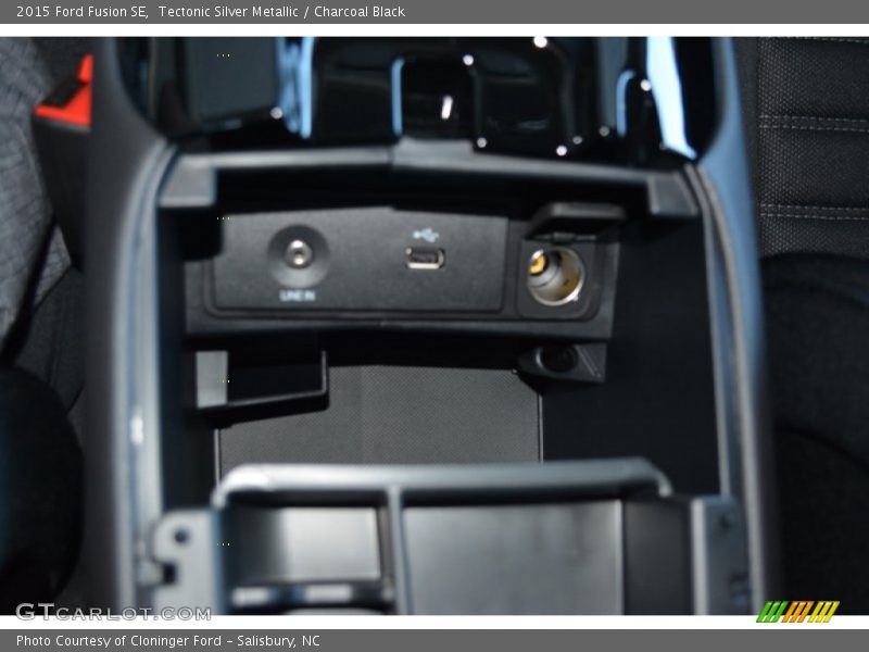 Tectonic Silver Metallic / Charcoal Black 2015 Ford Fusion SE