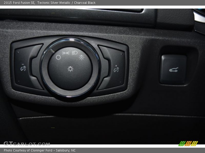 Tectonic Silver Metallic / Charcoal Black 2015 Ford Fusion SE