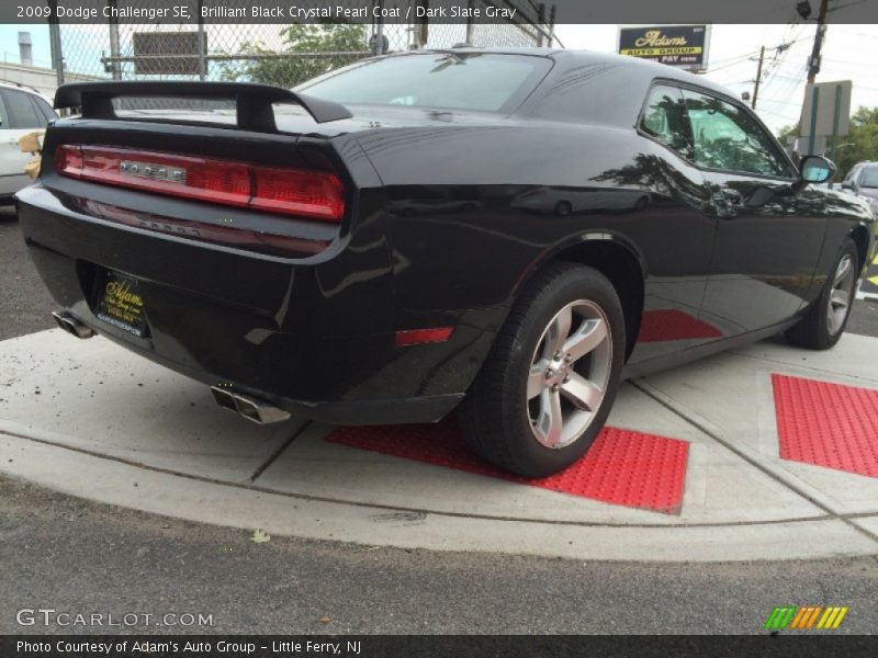 Brilliant Black Crystal Pearl Coat / Dark Slate Gray 2009 Dodge Challenger SE