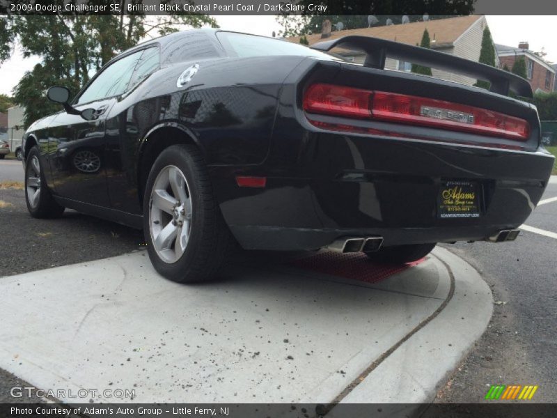 Brilliant Black Crystal Pearl Coat / Dark Slate Gray 2009 Dodge Challenger SE