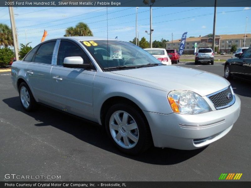 Front 3/4 View of 2005 Five Hundred SE