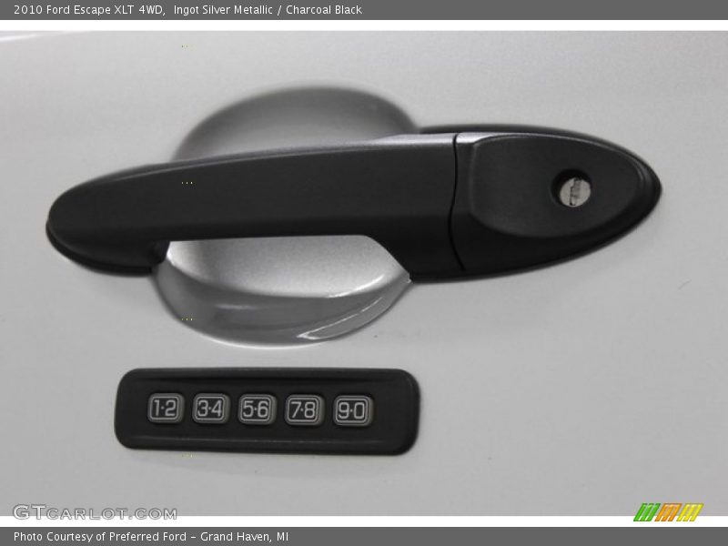 Ingot Silver Metallic / Charcoal Black 2010 Ford Escape XLT 4WD