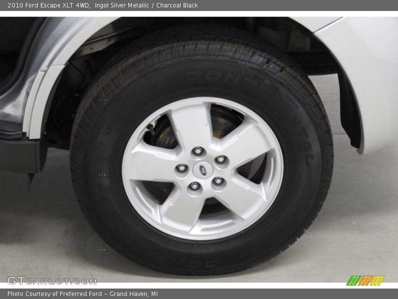 Ingot Silver Metallic / Charcoal Black 2010 Ford Escape XLT 4WD