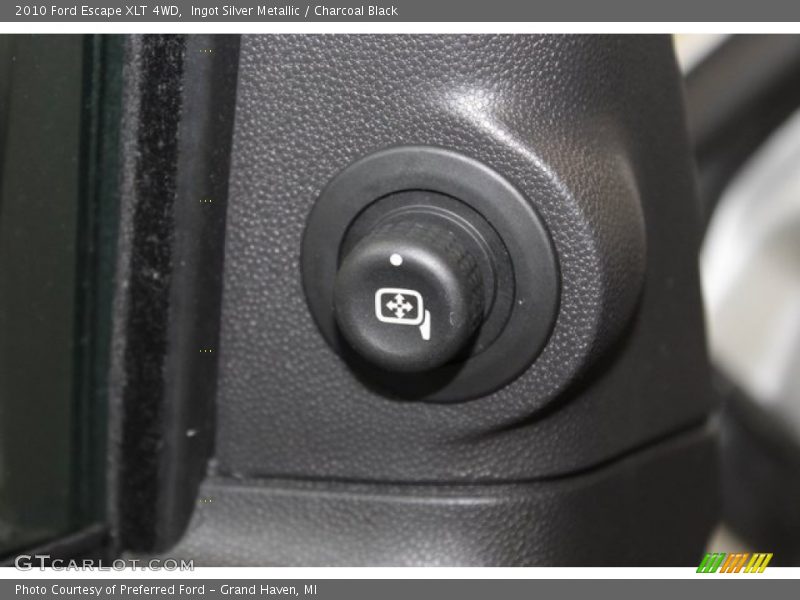 Ingot Silver Metallic / Charcoal Black 2010 Ford Escape XLT 4WD
