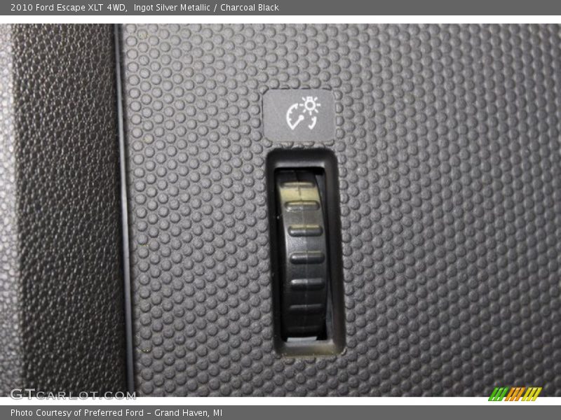 Ingot Silver Metallic / Charcoal Black 2010 Ford Escape XLT 4WD