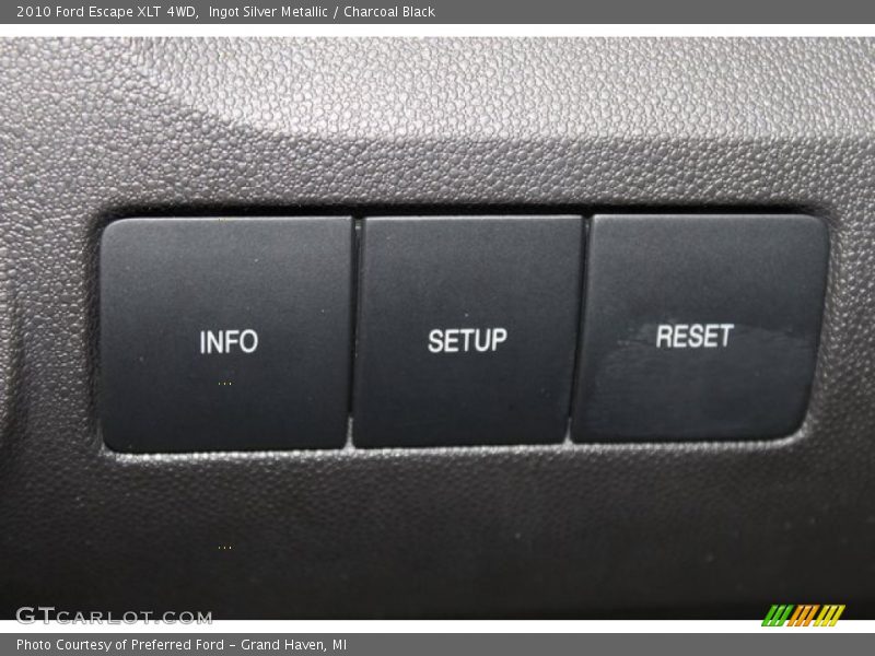 Ingot Silver Metallic / Charcoal Black 2010 Ford Escape XLT 4WD