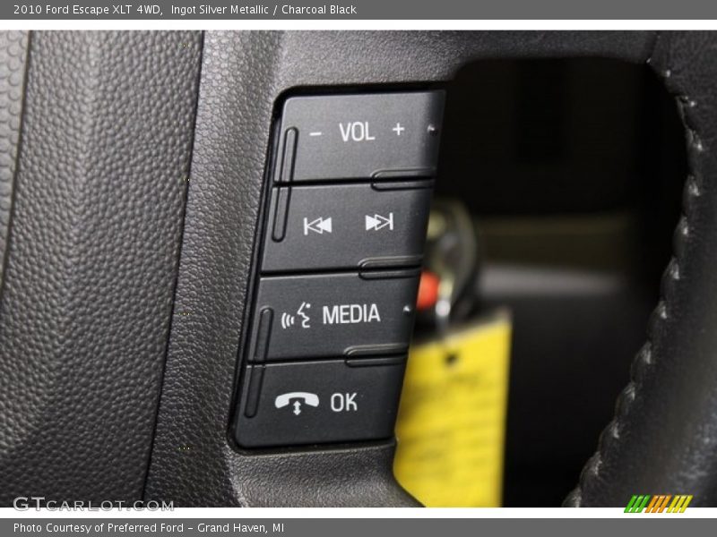 Ingot Silver Metallic / Charcoal Black 2010 Ford Escape XLT 4WD