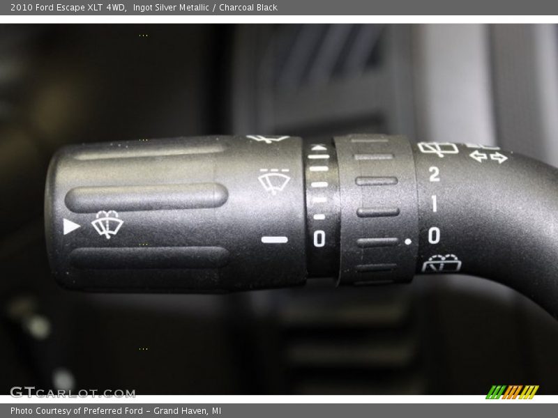 Ingot Silver Metallic / Charcoal Black 2010 Ford Escape XLT 4WD