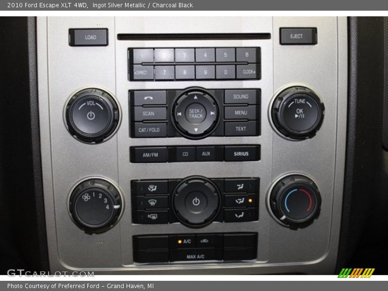 Ingot Silver Metallic / Charcoal Black 2010 Ford Escape XLT 4WD