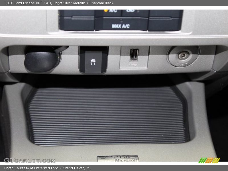 Ingot Silver Metallic / Charcoal Black 2010 Ford Escape XLT 4WD