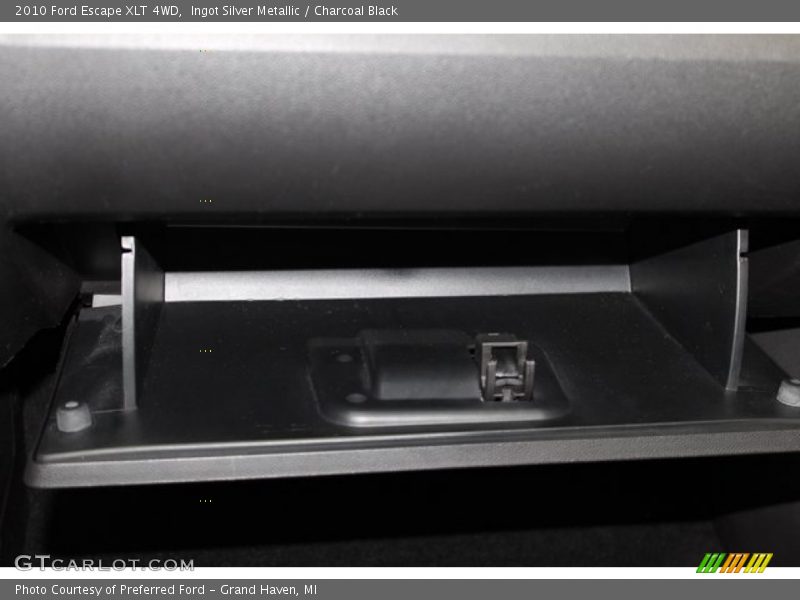 Ingot Silver Metallic / Charcoal Black 2010 Ford Escape XLT 4WD