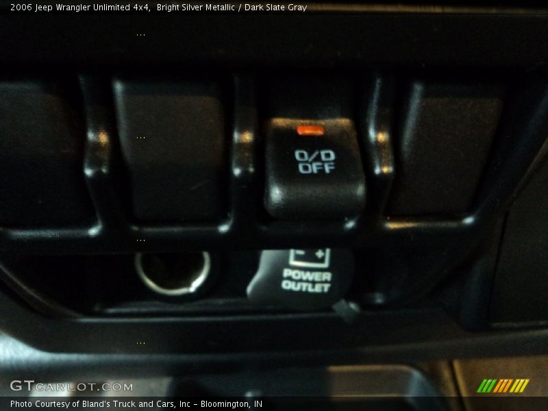 Bright Silver Metallic / Dark Slate Gray 2006 Jeep Wrangler Unlimited 4x4