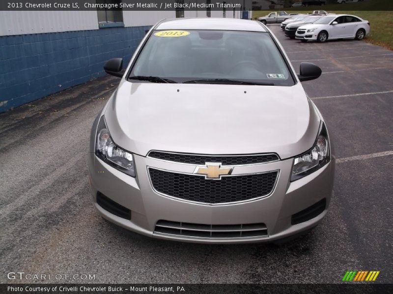 Champagne Silver Metallic / Jet Black/Medium Titanium 2013 Chevrolet Cruze LS