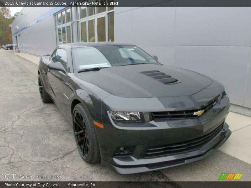 Front 3/4 View of 2015 Camaro SS Coupe