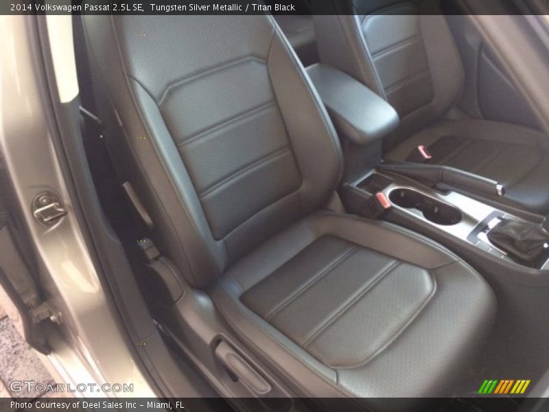 Tungsten Silver Metallic / Titan Black 2014 Volkswagen Passat 2.5L SE