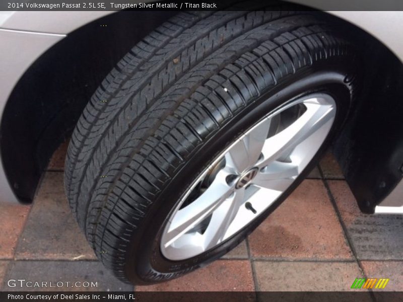 Tungsten Silver Metallic / Titan Black 2014 Volkswagen Passat 2.5L SE