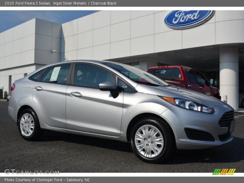 Front 3/4 View of 2015 Fiesta S Sedan