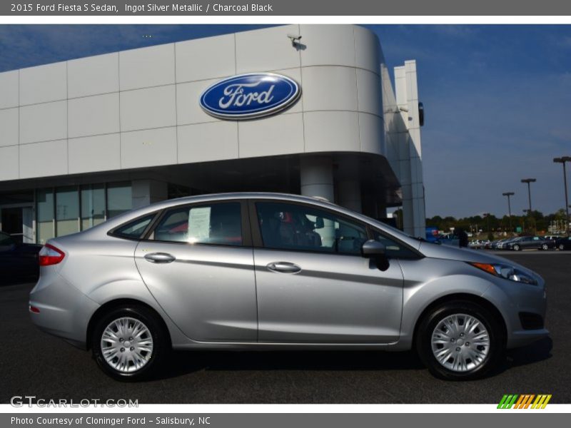 Ingot Silver Metallic / Charcoal Black 2015 Ford Fiesta S Sedan