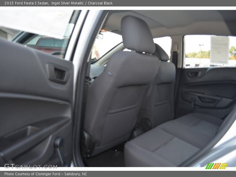 Ingot Silver Metallic / Charcoal Black 2015 Ford Fiesta S Sedan