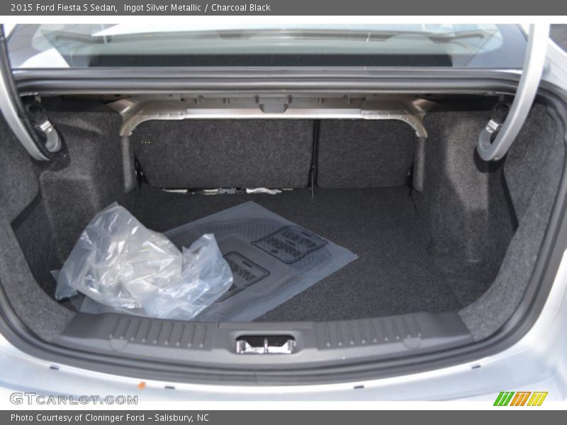 Ingot Silver Metallic / Charcoal Black 2015 Ford Fiesta S Sedan