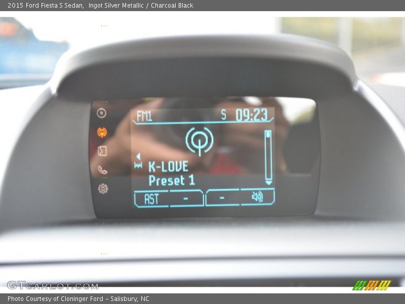 Ingot Silver Metallic / Charcoal Black 2015 Ford Fiesta S Sedan