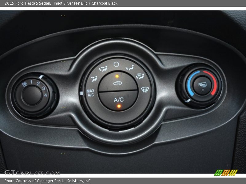 Ingot Silver Metallic / Charcoal Black 2015 Ford Fiesta S Sedan