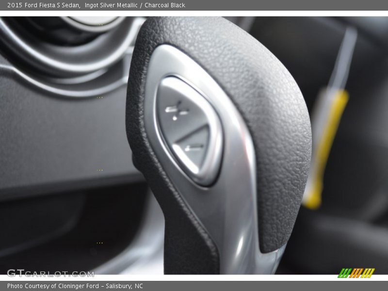 Ingot Silver Metallic / Charcoal Black 2015 Ford Fiesta S Sedan