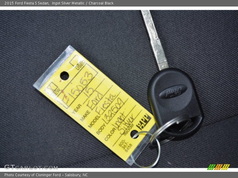 Ingot Silver Metallic / Charcoal Black 2015 Ford Fiesta S Sedan