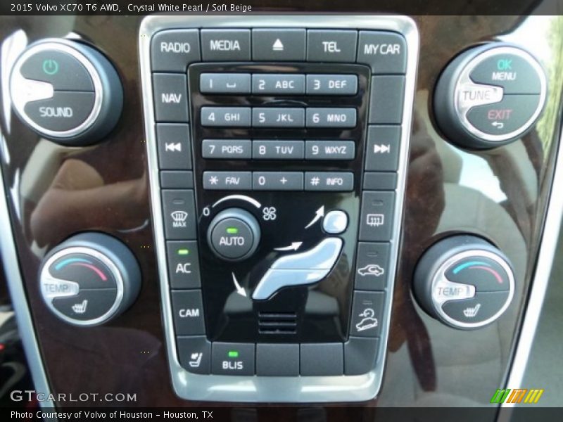 Crystal White Pearl / Soft Beige 2015 Volvo XC70 T6 AWD