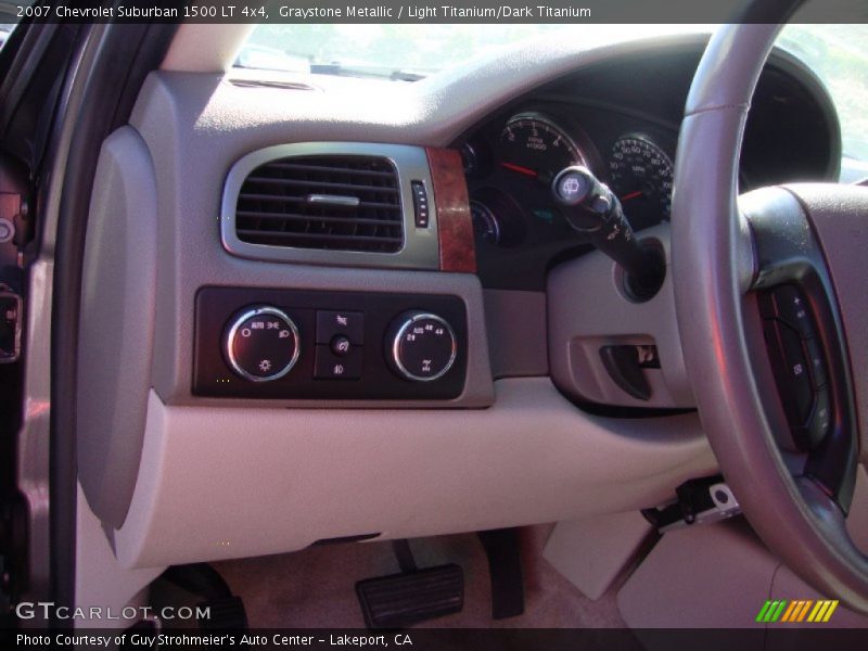 Graystone Metallic / Light Titanium/Dark Titanium 2007 Chevrolet Suburban 1500 LT 4x4