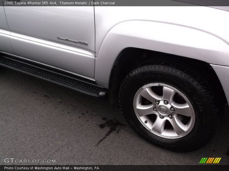 Titanium Metallic / Dark Charcoal 2005 Toyota 4Runner SR5 4x4