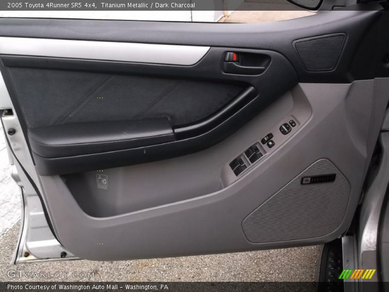 Titanium Metallic / Dark Charcoal 2005 Toyota 4Runner SR5 4x4