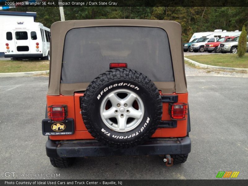 Impact Orange / Dark Slate Gray 2006 Jeep Wrangler SE 4x4