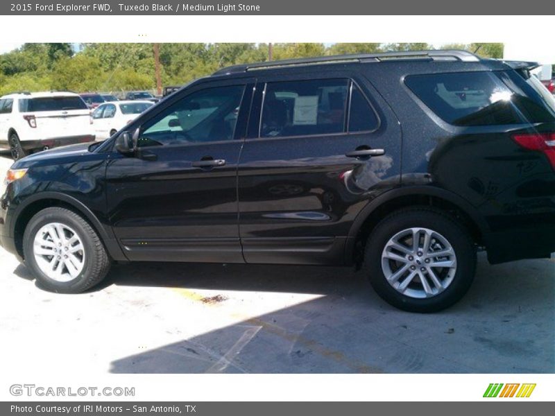 Tuxedo Black / Medium Light Stone 2015 Ford Explorer FWD