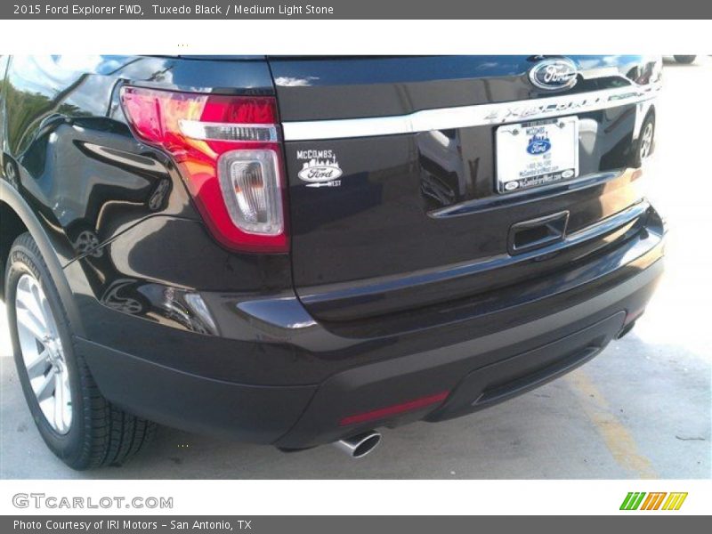 Tuxedo Black / Medium Light Stone 2015 Ford Explorer FWD