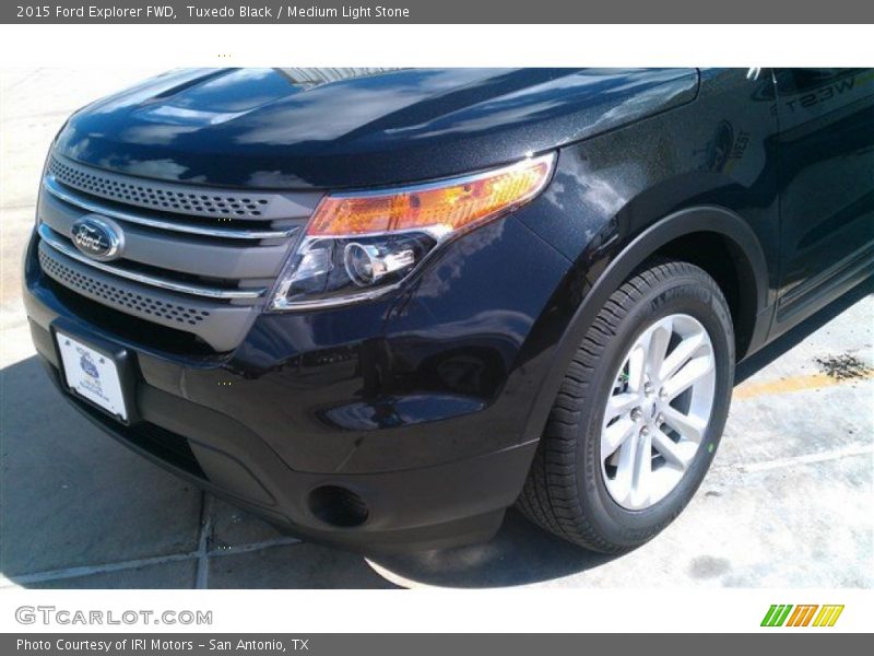 Tuxedo Black / Medium Light Stone 2015 Ford Explorer FWD