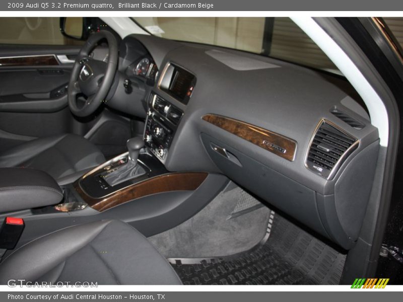 Brilliant Black / Cardamom Beige 2009 Audi Q5 3.2 Premium quattro