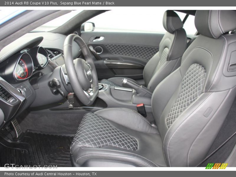 Front Seat of 2014 R8 Coupe V10 Plus