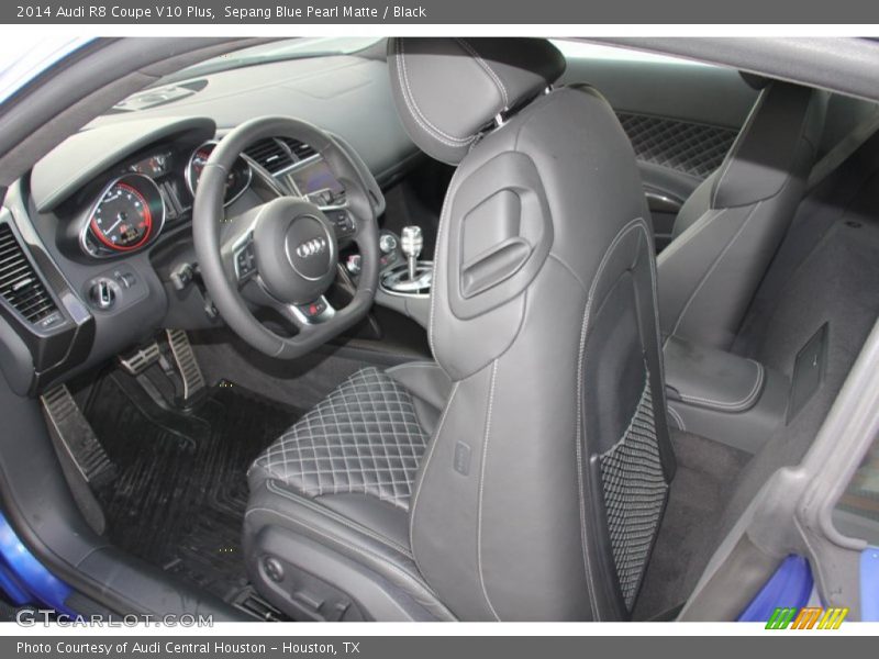Front Seat of 2014 R8 Coupe V10 Plus